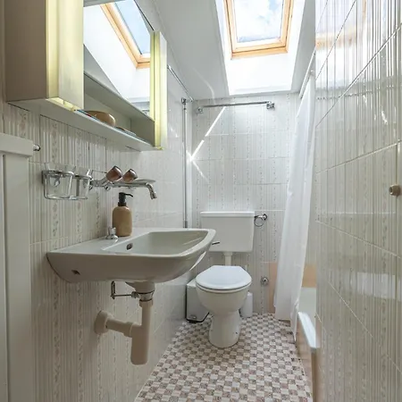 Schoene Dachwohnung Im Zentrum Von Appartamento *